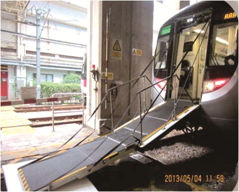 香港地鐵逃生門梯